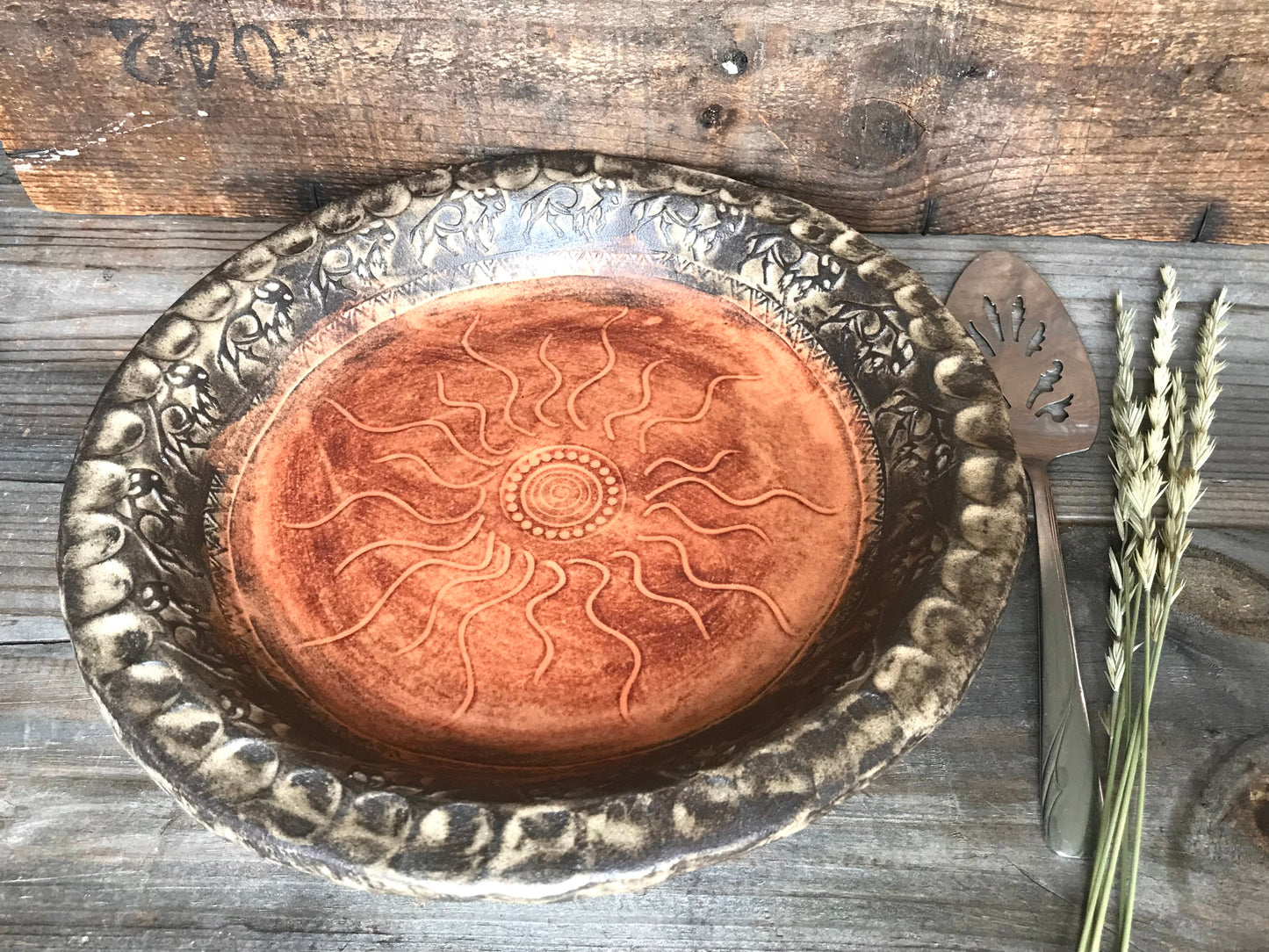 Rustic Sun & Wild Buffalo Pie Dish ~ 10” ~ Sedona Red & Brown Glaze