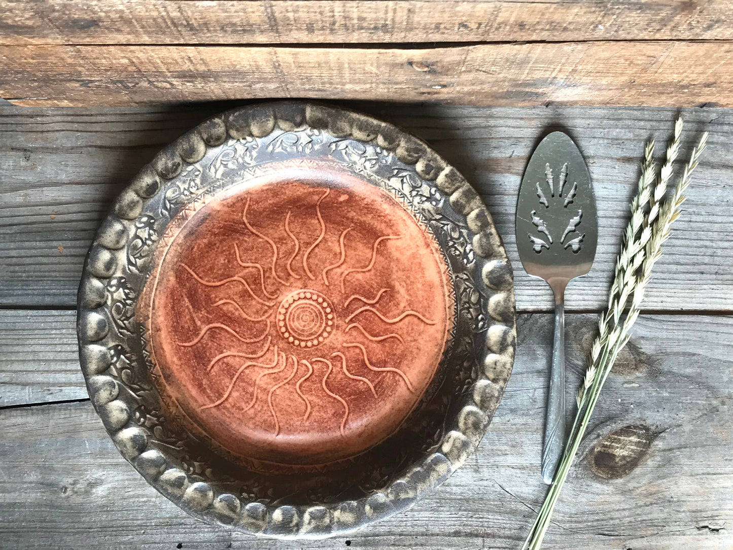 Rustic Sun & Wild Buffalo Pie Dish ~ 10” ~ Sedona Red & Brown Glaze