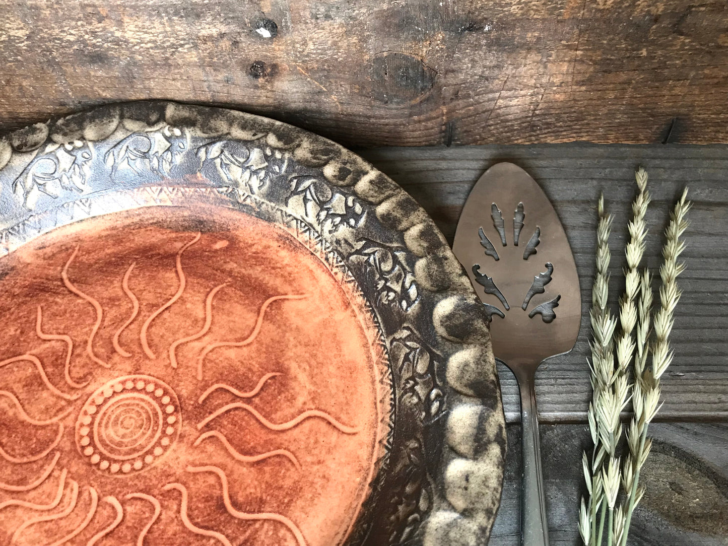 Rustic Sun & Wild Buffalo Pie Dish ~ 10” ~ Sedona Red & Brown Glaze