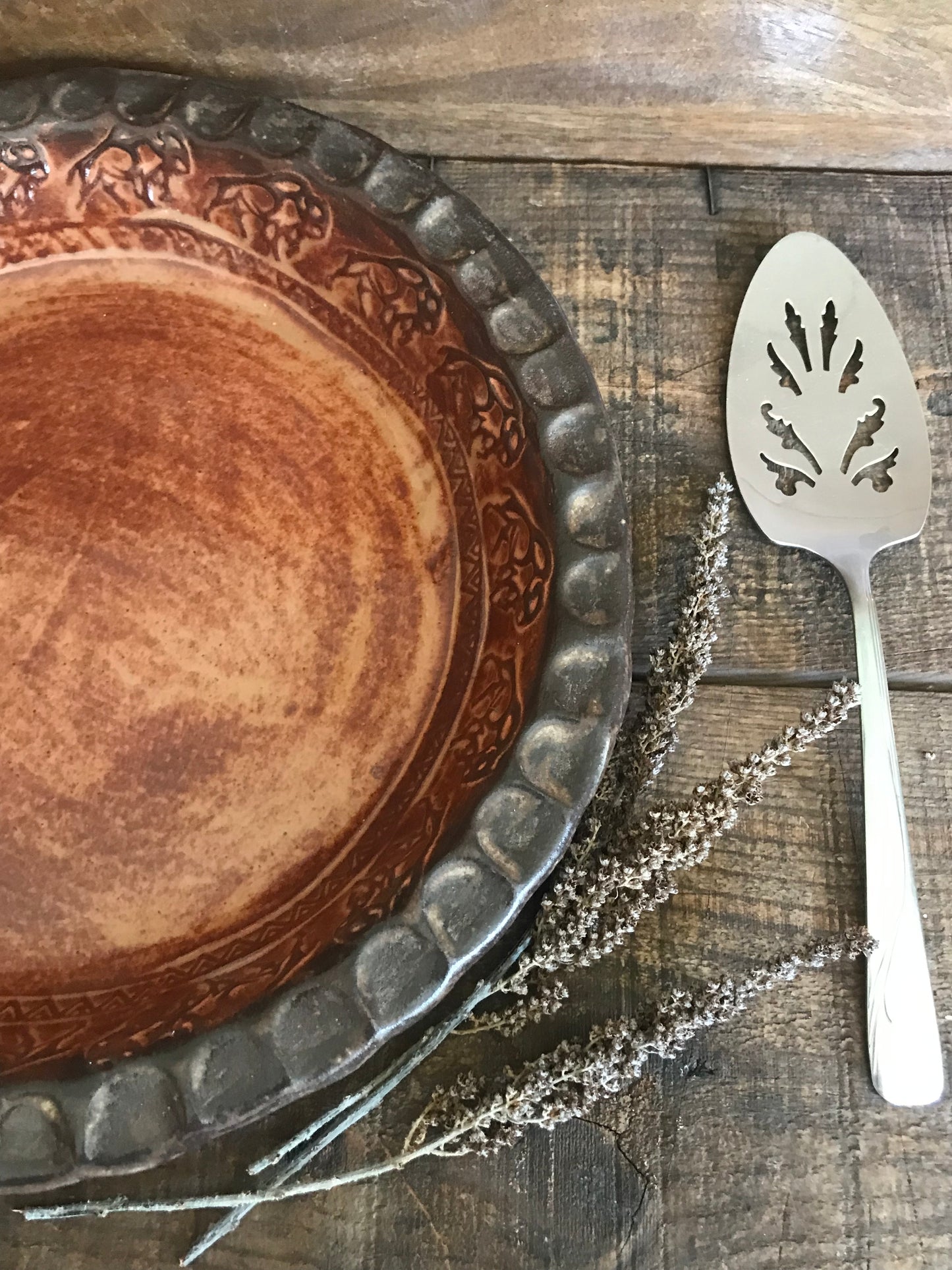 Rustic Wild Buffalo Pie Dish ~ 10” ~ Sedona Red & Brown Glaze