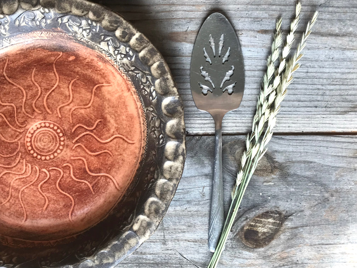 Rustic Sun & Wild Buffalo Pie Dish ~ 10” ~ Sedona Red & Brown Glaze