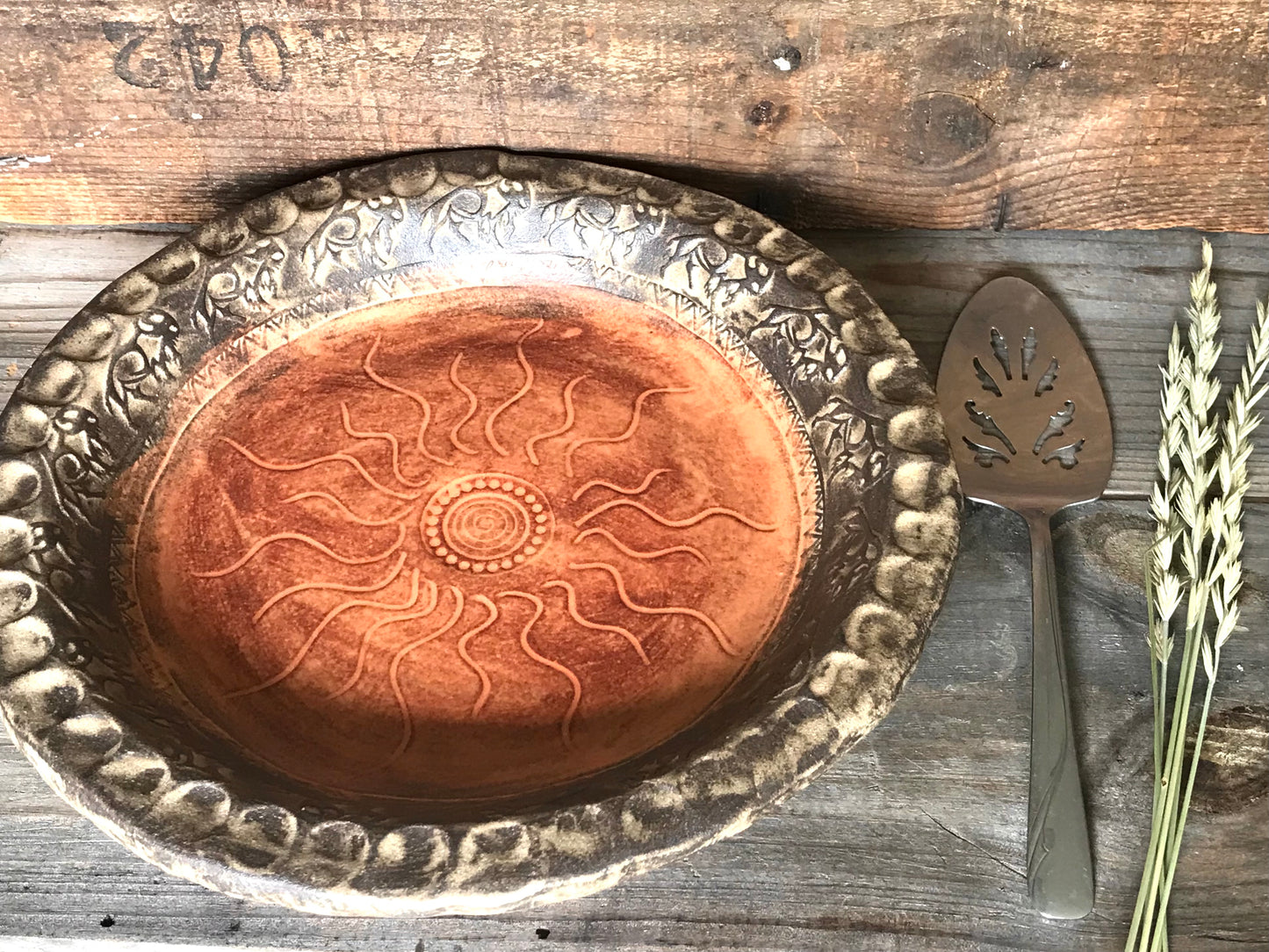 Rustic Sun & Wild Buffalo Pie Dish ~ 10” ~ Sedona Red & Brown Glaze